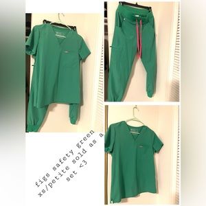 Figs! Scrubs: Safety Green (lightly warn) Size XS, Petite